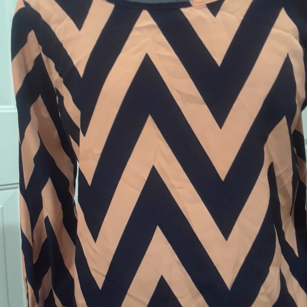 Moa Moa Blue & Peach‎ Chevron Bow Flowy Top - Picture 6 of 9